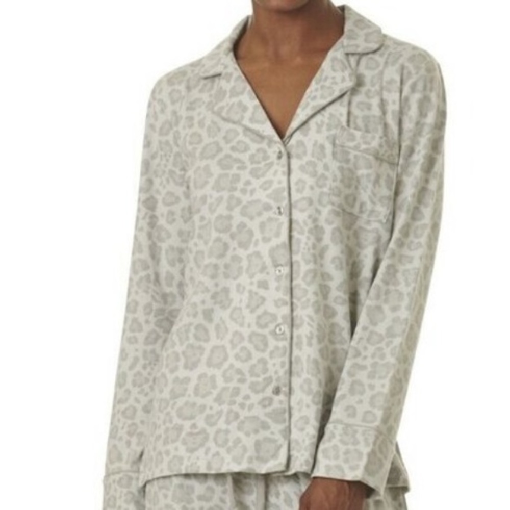 Splendid Women's Size XS Grey‎ Leopard Pillow Soft Long Sleeve Pajama Top